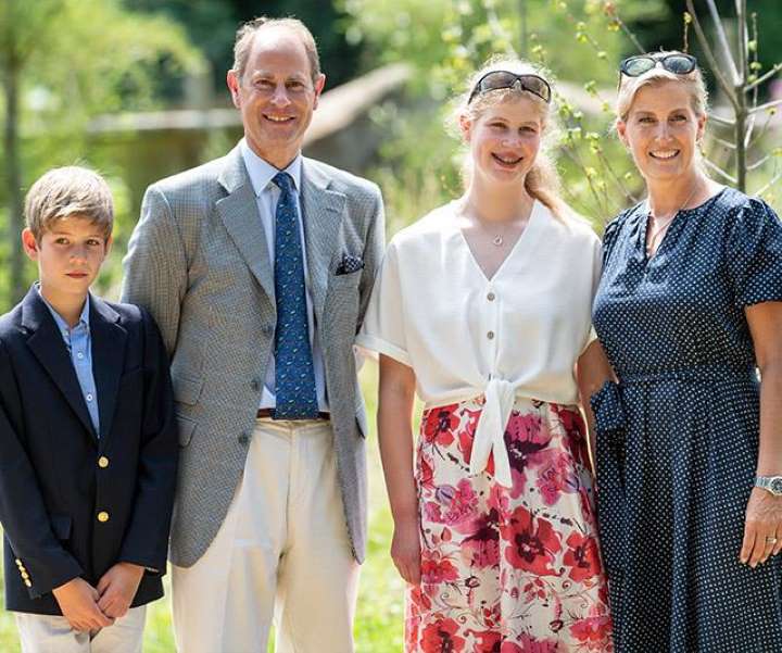 الأمير إدوارد وزوجته صوفي وأبنائهما الليدي لويز ويندسور، وجيمس الفيكونت سيفيرن