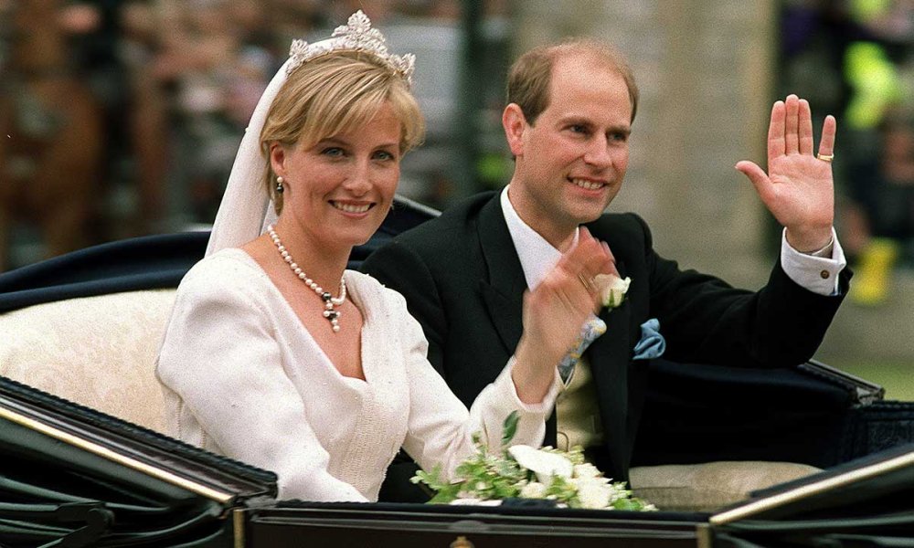 الأمير إدوارد وزوجته صوفي في حفل زفافهما