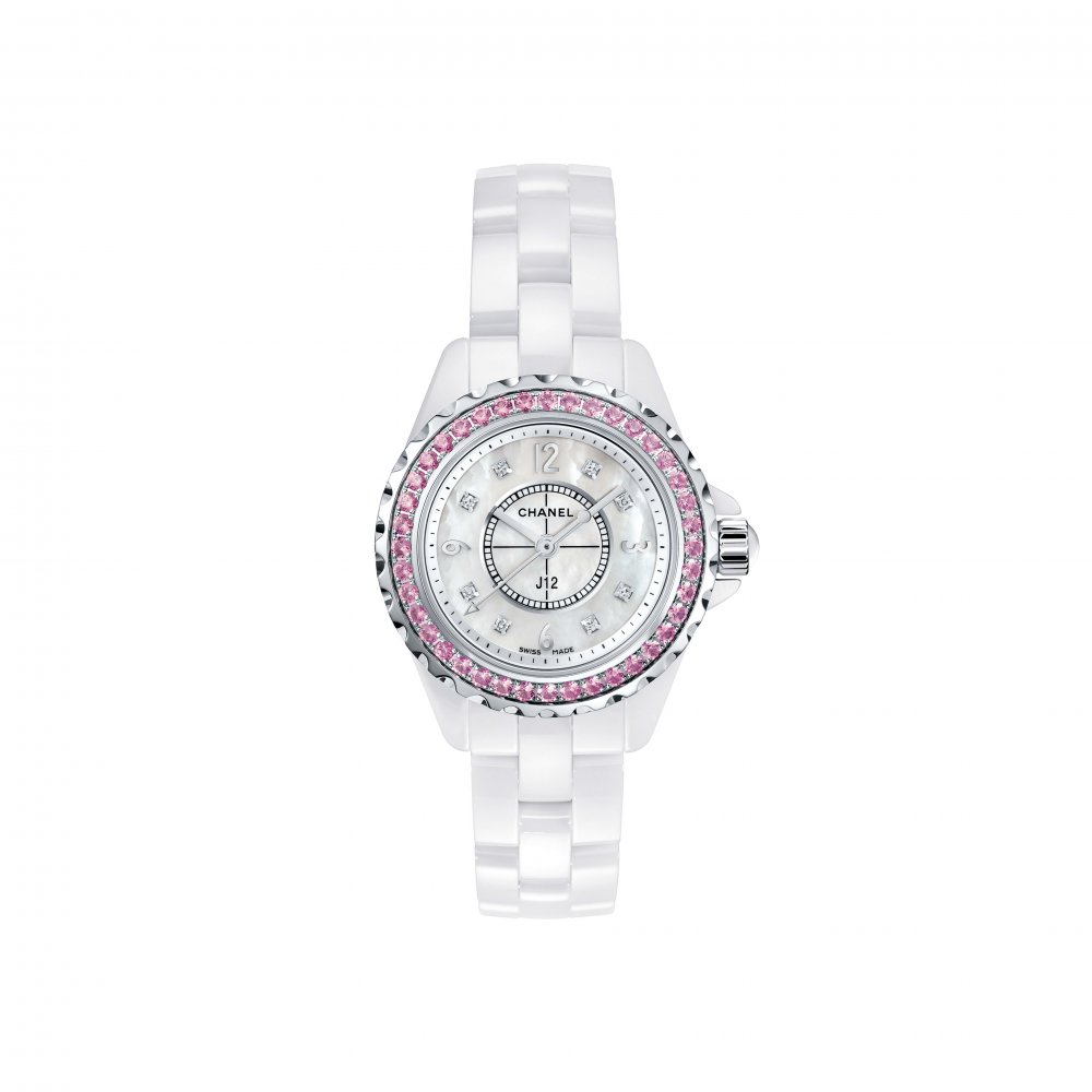 ساعة سيراميك مزينة بالزفير الوردي من Chanel