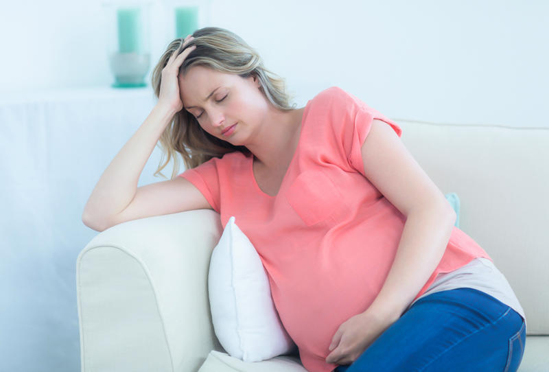 أعراض سكر الحمل مثل الشعور بالزغللة والصداع