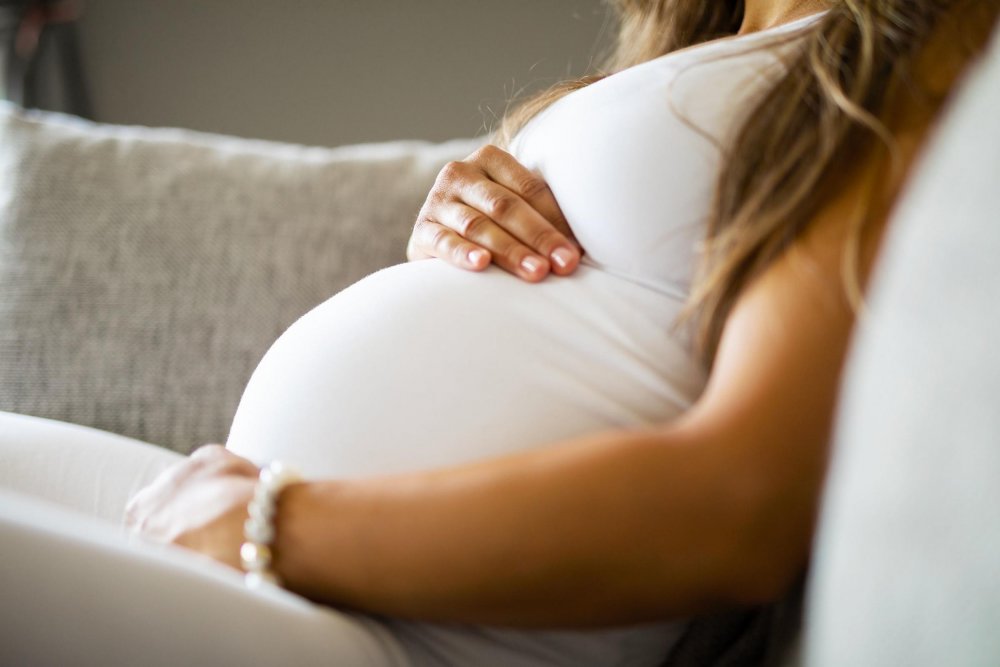 فوائد الكرز للجنين والحامل أنه يساعد على الإسترخاء