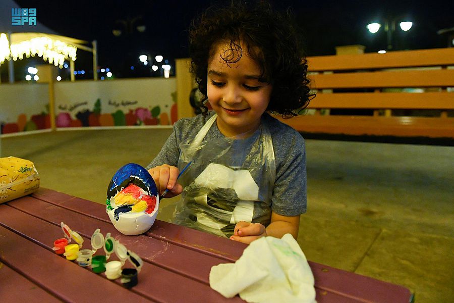 بسمة صغيرة وسعادة كبيرة من الأطفال - المصدر وكالة الأنباء السعودية 
