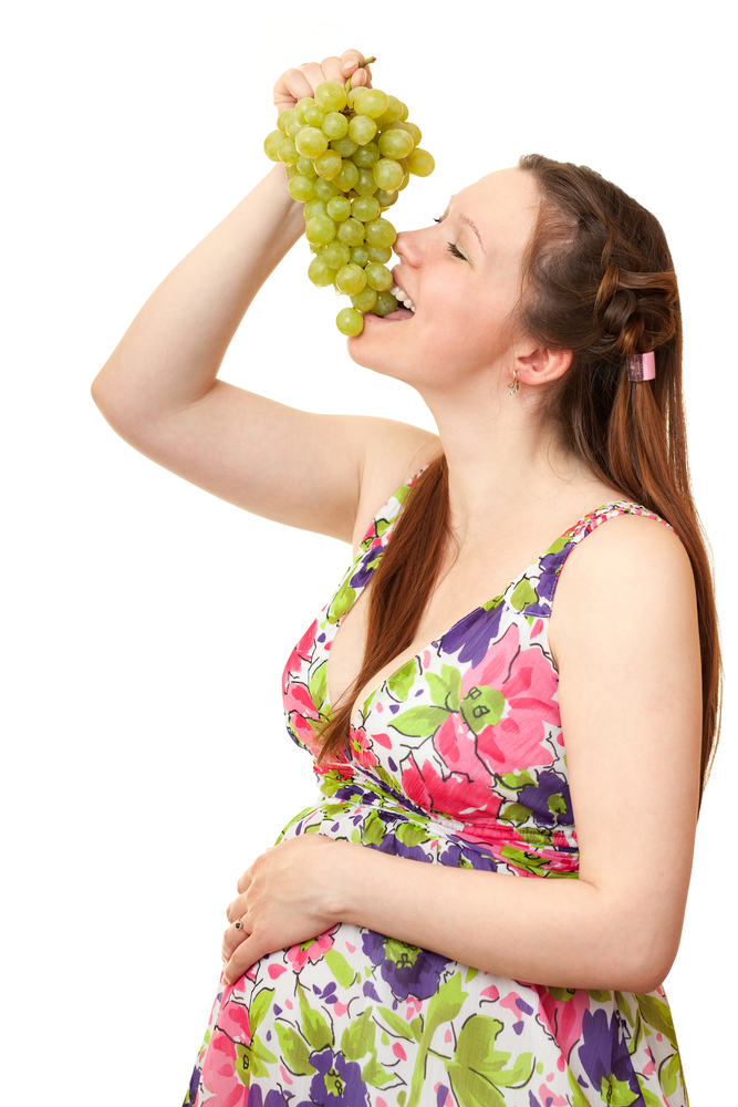 فوائد العنب الاخضر تعزز صحة الحامل والجنين في الشهر التاسع