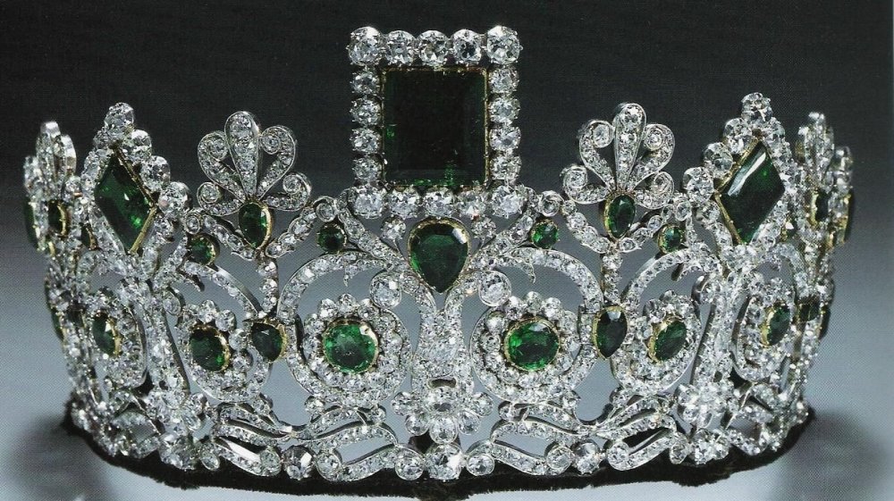تاج " Empress Joséphine's Emerald Tiara" ضمن مجموعة مجوهرات العائلة المالكة النرويجية