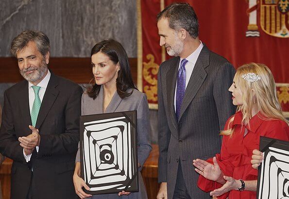 الملكة ليتيزيا تحصل على جائزة لجهودها في مكافحة العنف المنزلي والعنف ضد النساء