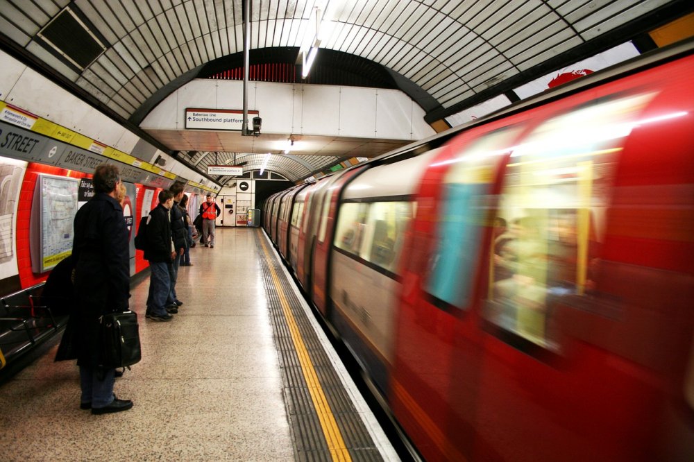  قطار أنفاق لندن من أفضل وسائل المواصلات بواسطة fedi