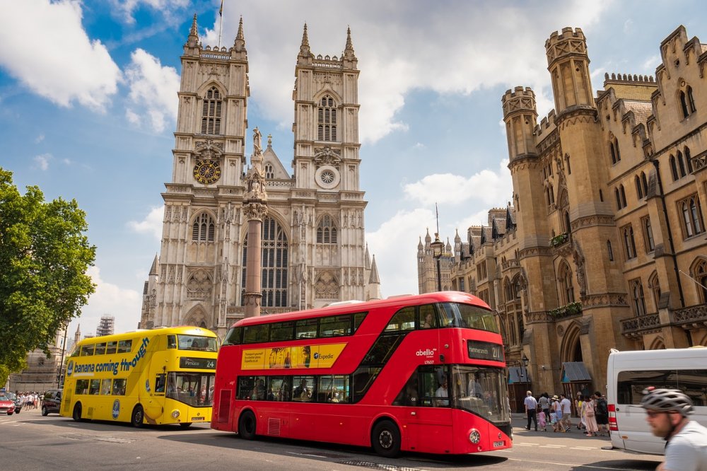 كل ما تريد معرفته عن وسائل المواصلات في لندن بواسطة Derks24