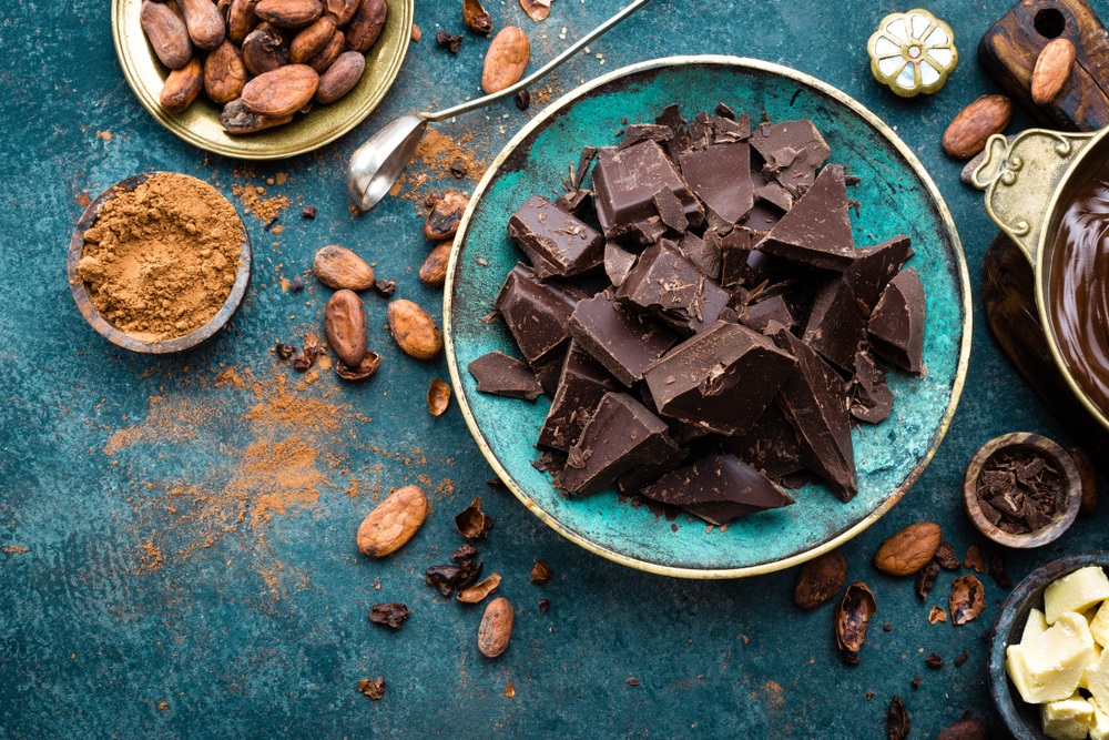 الكاكاو المُر يدخل في صناعة الشوكولاته الداكنة الصحية جداً