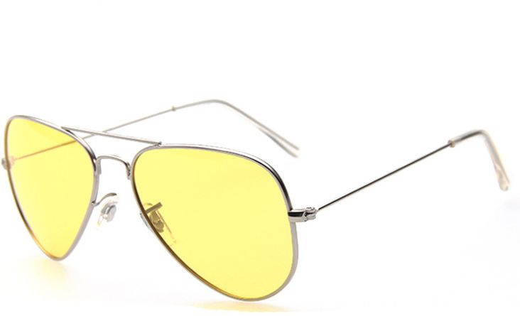 نظارات بظلال صفراء من  Ray Ban مناسبة للقيادات الليلية 