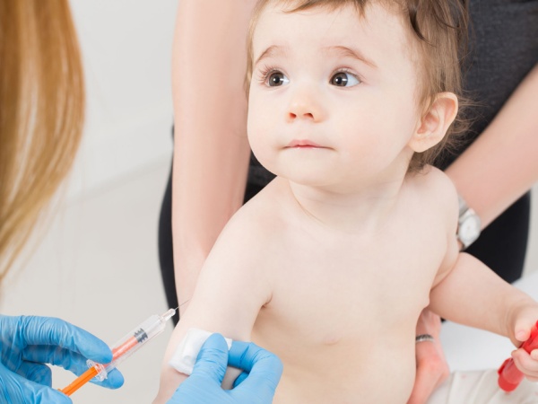 عيادة إلكترونية متنقلة لتطعيم الأطفال