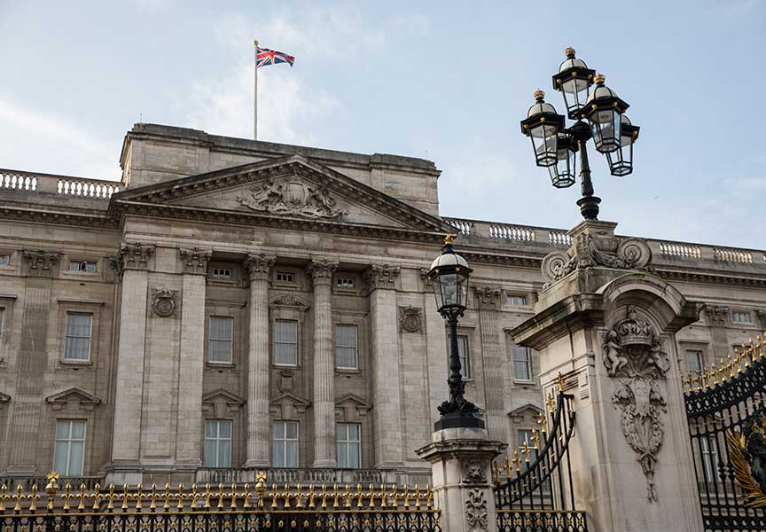 ملكة بريطانيا منحت رئيس الوزراء البريطاني الإذن باستخدام بعض مرافق قصر باكنغهام