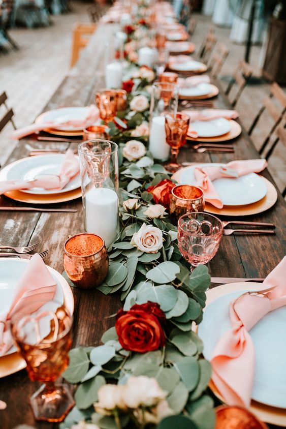 تزيين طاولات الزفاف بالوان الورود الخريفية