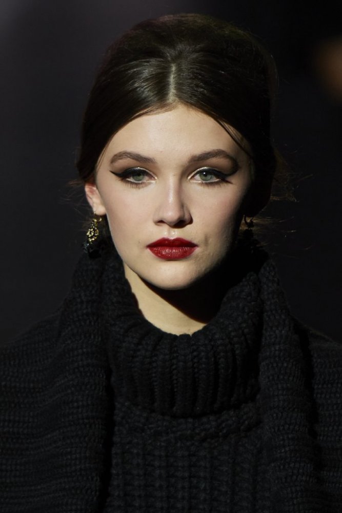 طريقة وضع الايلاينر للعيون الجاحظة من Dolce & Gabbana.