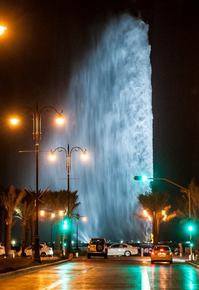 نافورة جدة المائية هي النافورة الأطول في العالم أمر ببنائها الملك فهد بن عبد العزيز