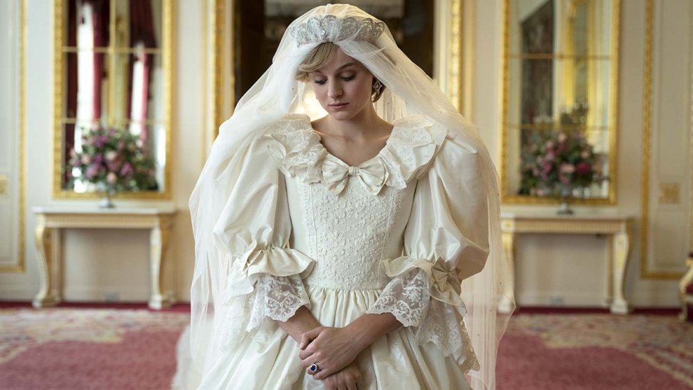  نسخة طبق الاصل من فستان زفاف الاميرة ديانا في مسلسل ذا كراون