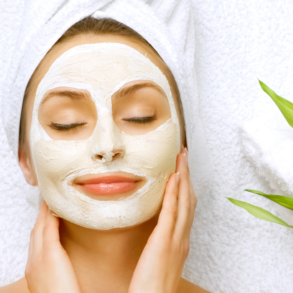 الخلطات الطبيعية تساعدك على تحسين جودة الجلد على الوجه والرقبة