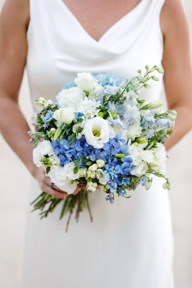 أزهار الكوبية البيضاء والزرقاء لحفلات الزفاف الراقية