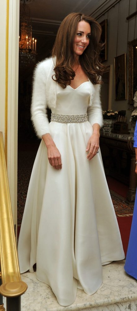 الصورة الكاملة لفستان زفاف كيت ميدلتون في حفل الاستقبال