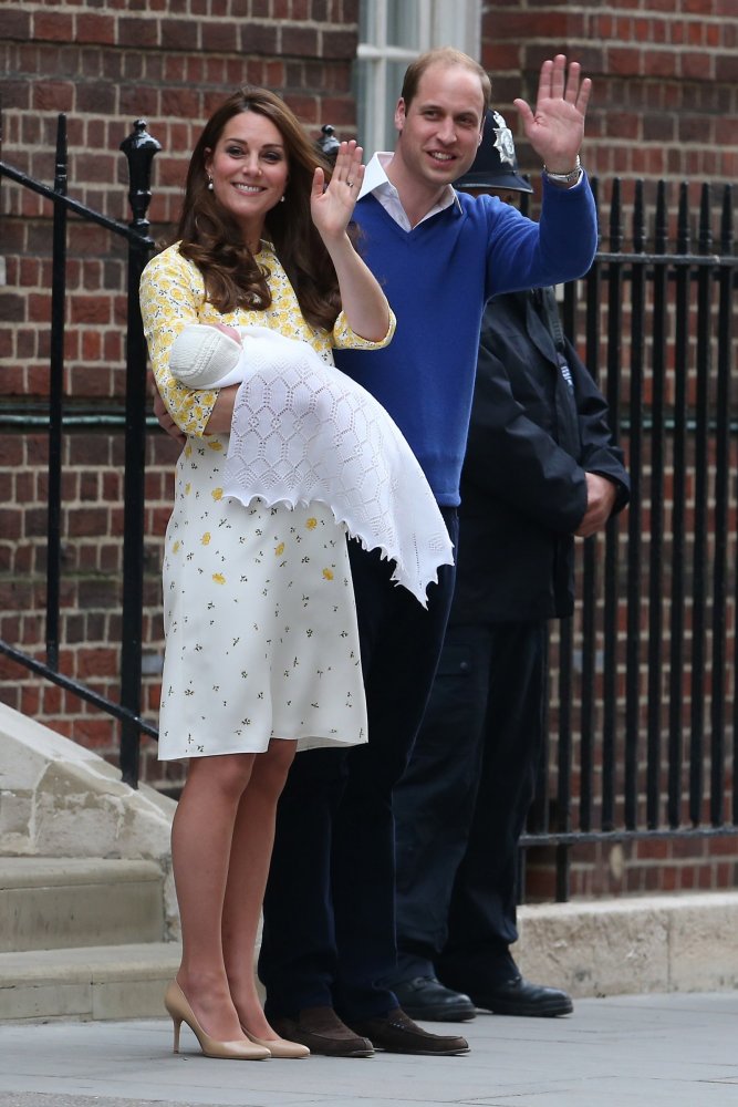 مع الأميرة شارلوت المولودة حديثًا في لندن ، إنجلترا 2015