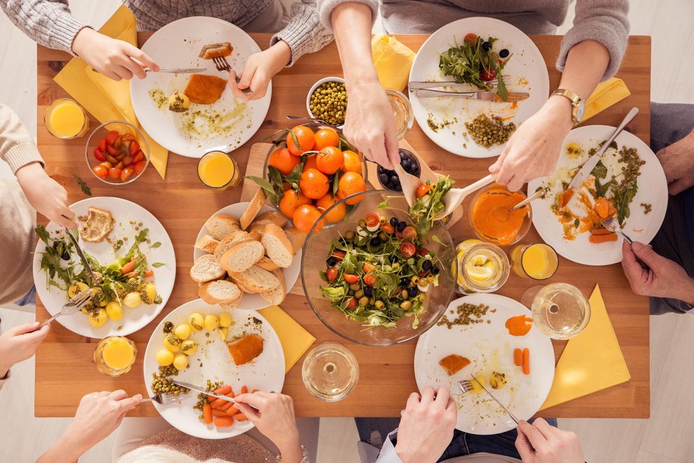 تقسيم وجبة الافطار وتناول الاطعمة الصحية لضمان الصحة في رمضان