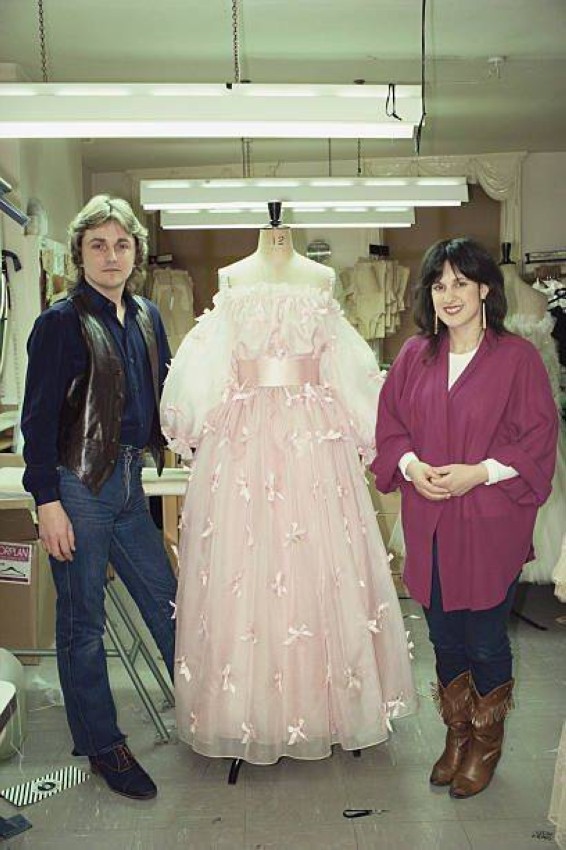 اليزانبيث وديفيد ايمانويل مصممي فستان زفاف الاميرة ديانا