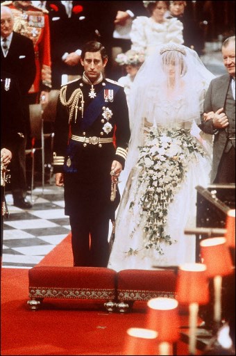  بعد مرور 40 عاما على زواج تشارلز وديانا.. أبرز لقطات حفل زفاف "القرن"
