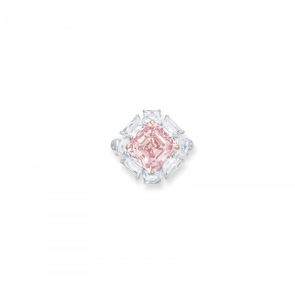 خاتم مع حجر الماس الوردي بحجم 4.90 قيراط