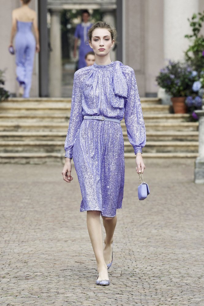 تنسيق ازياء باللون الارجواني مع الفساتين البراقة من Elisabetta Franchi