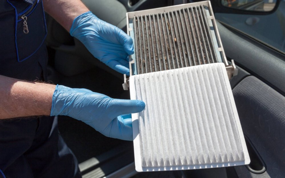 كيفية تنظيف فلتر مكيف الهواء في السيارة