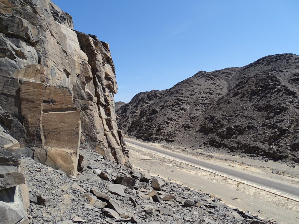 طريق وادي الحمامات Wadi Hammamat بواسطة Juli nelc.ucla_.edu