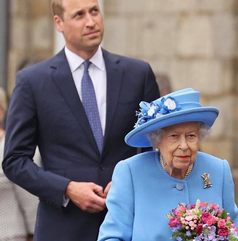 اطلالات الملكة اليزابيث برفقة الامير ويليام-الصورة من الموقع الرسمي للعائلة الملكية