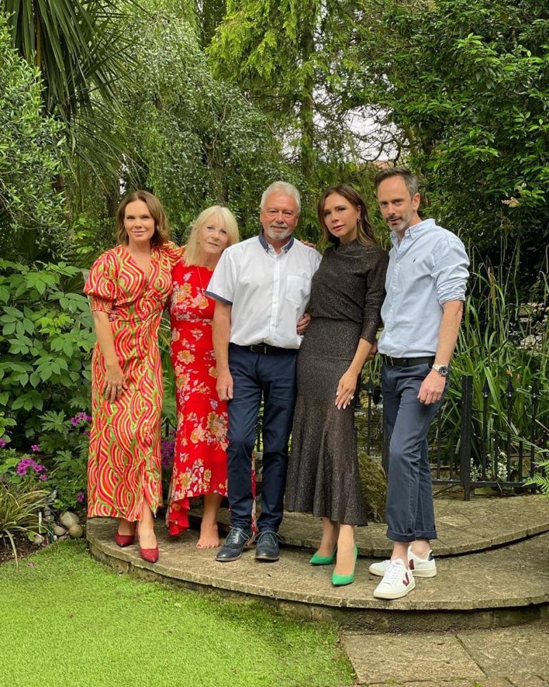 اطلالة فيكتوريا بيكهام برفقة عائلتها - الصورة من حسابها الخاص على انستغرام