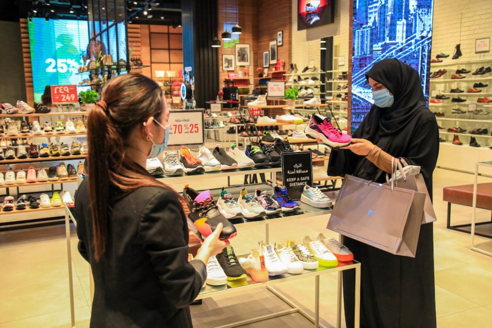 ويمكنك أن تتمتع بتجربة التسوق في مفاجآت دبي 2021  - المصدر وكالة أنباء الإمارات