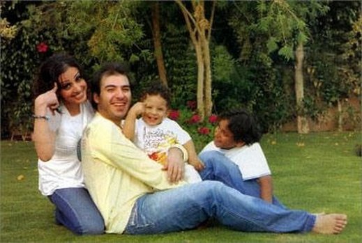 أنغام وزوجها الثاني مع طفليها