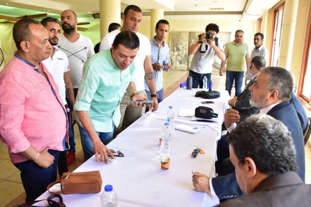 مصطفى كامل يصوت في الانتخابات