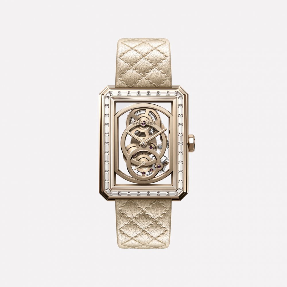 ساعة من شانيل Chanel