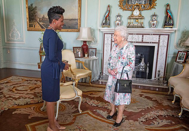 ملكة بريطانيا تستخدم ستة غرف "متواضعة" في قصر باكنغهام لا يسمح بدخول الرجال إليها
