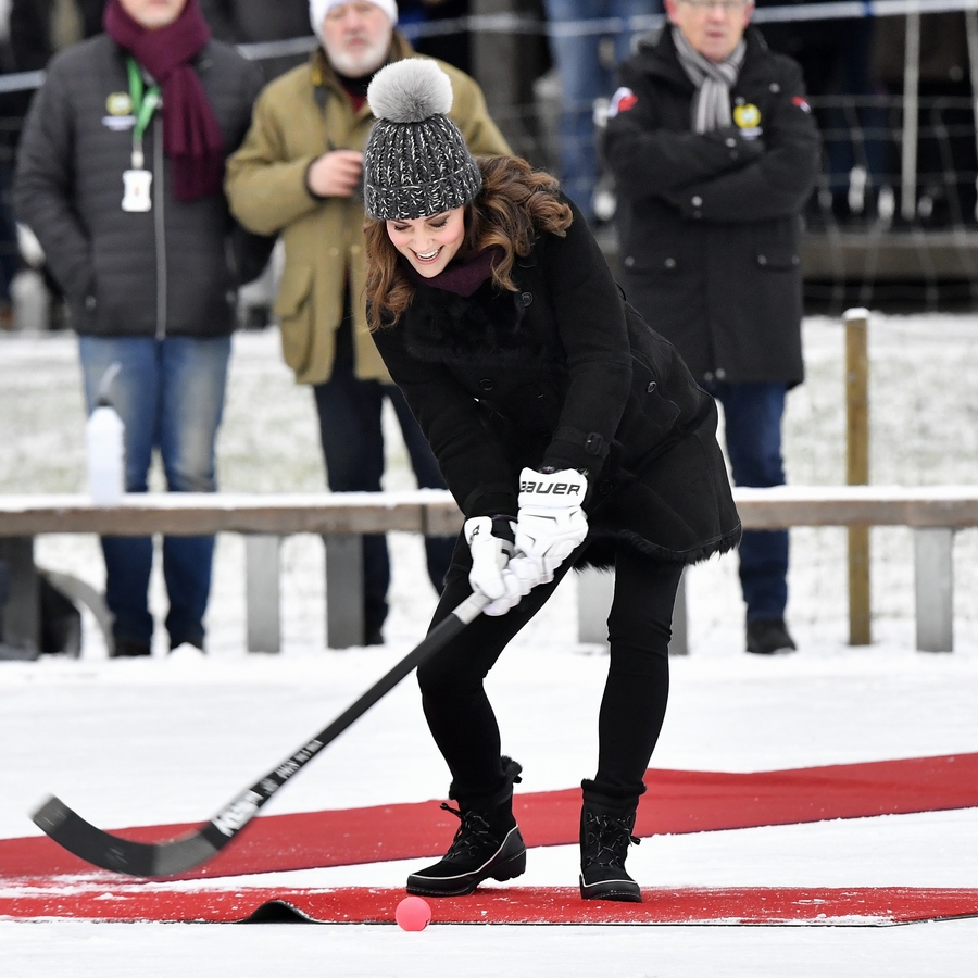 كيت ميدلتون تنافس الأمير وليام في لعبة هوكي في ستوكهولم