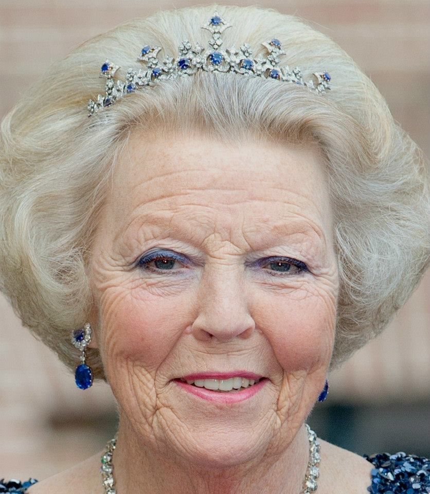  الملكة بياتريكس ترتدي تاج The Dutch Sapphire Necklace Tiara