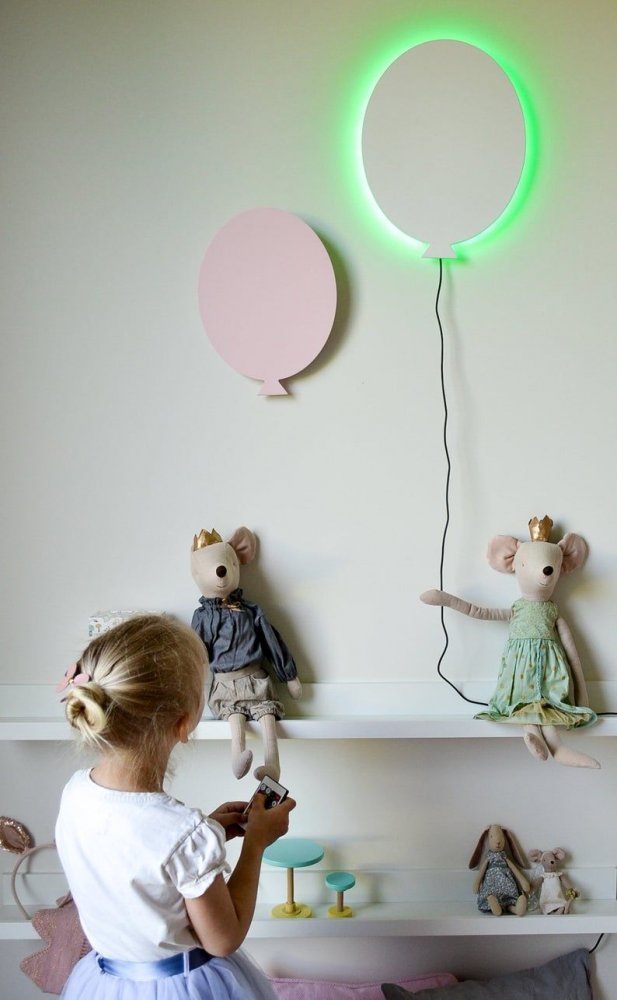 مصباح جداري يستعمل في غرف الأطفال أثناء نومهم