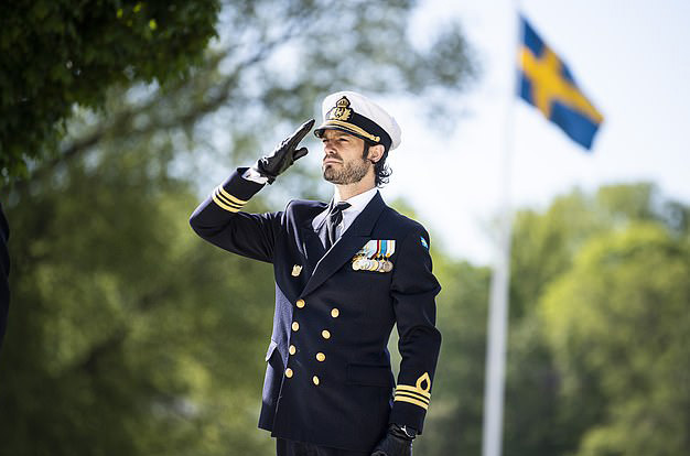  الأمير فيليب بزيه العسكري المميز للبحرية الملكية السويدية