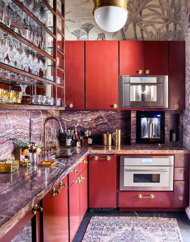 تصاميم خزائن مطبخ باللون الأحمر الأنيق