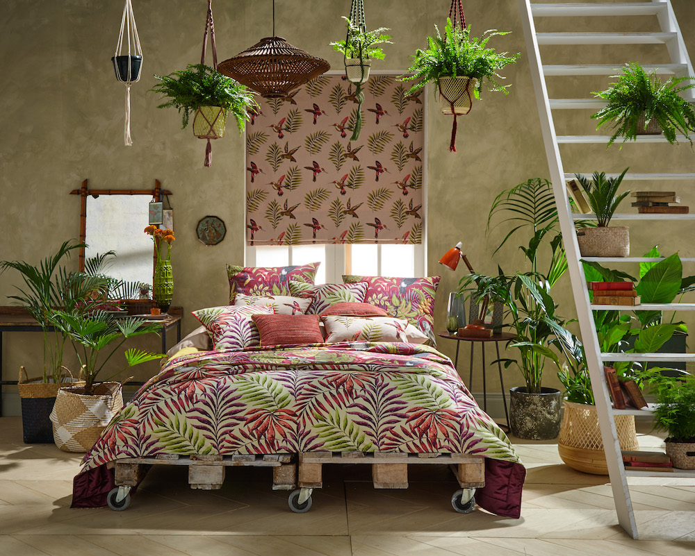 أحواض الباتات لديكور استوائي يضيف البهجة على غرفة النوم