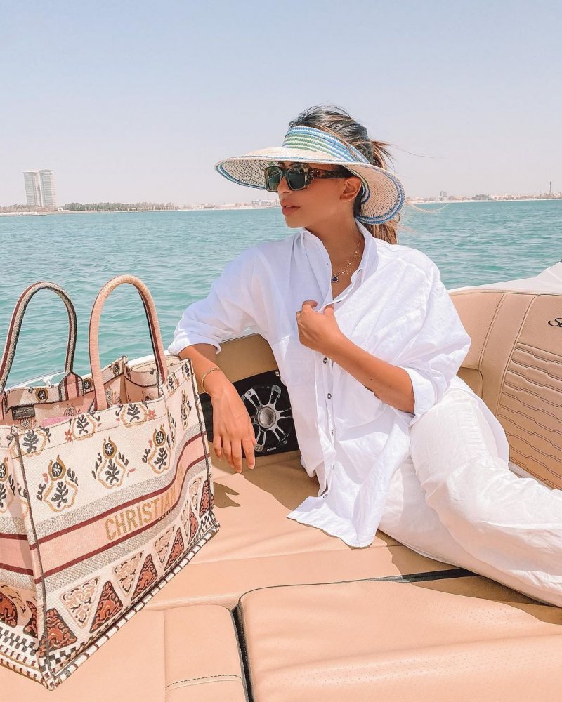 إطلالات صيفية على الموضة من وحي المؤثرة السعودية لما العقيل