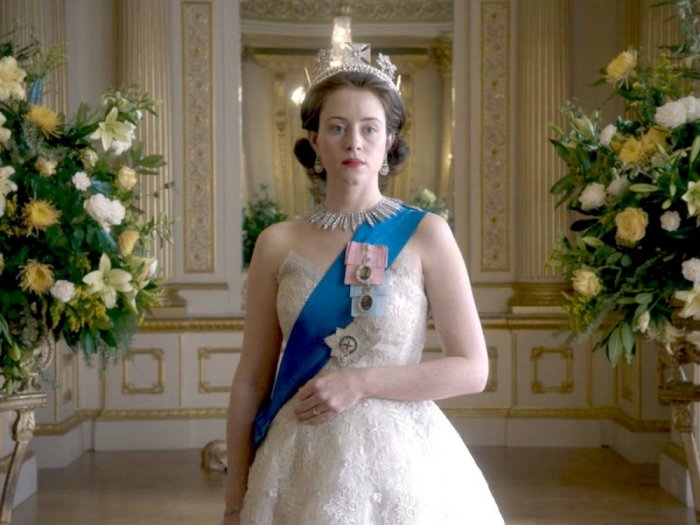 كلير فوي في دور الملكة إليزابيث الثانية في الموسم الأول والثاني