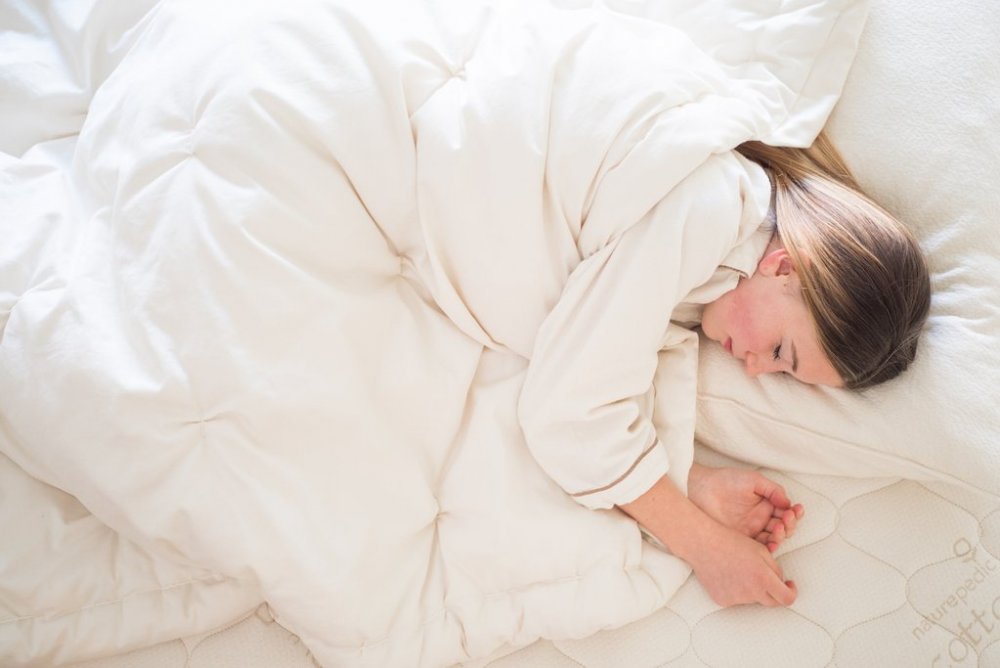النوم على الجانبين يحسن من عملية التنفس أثناء الزكام
