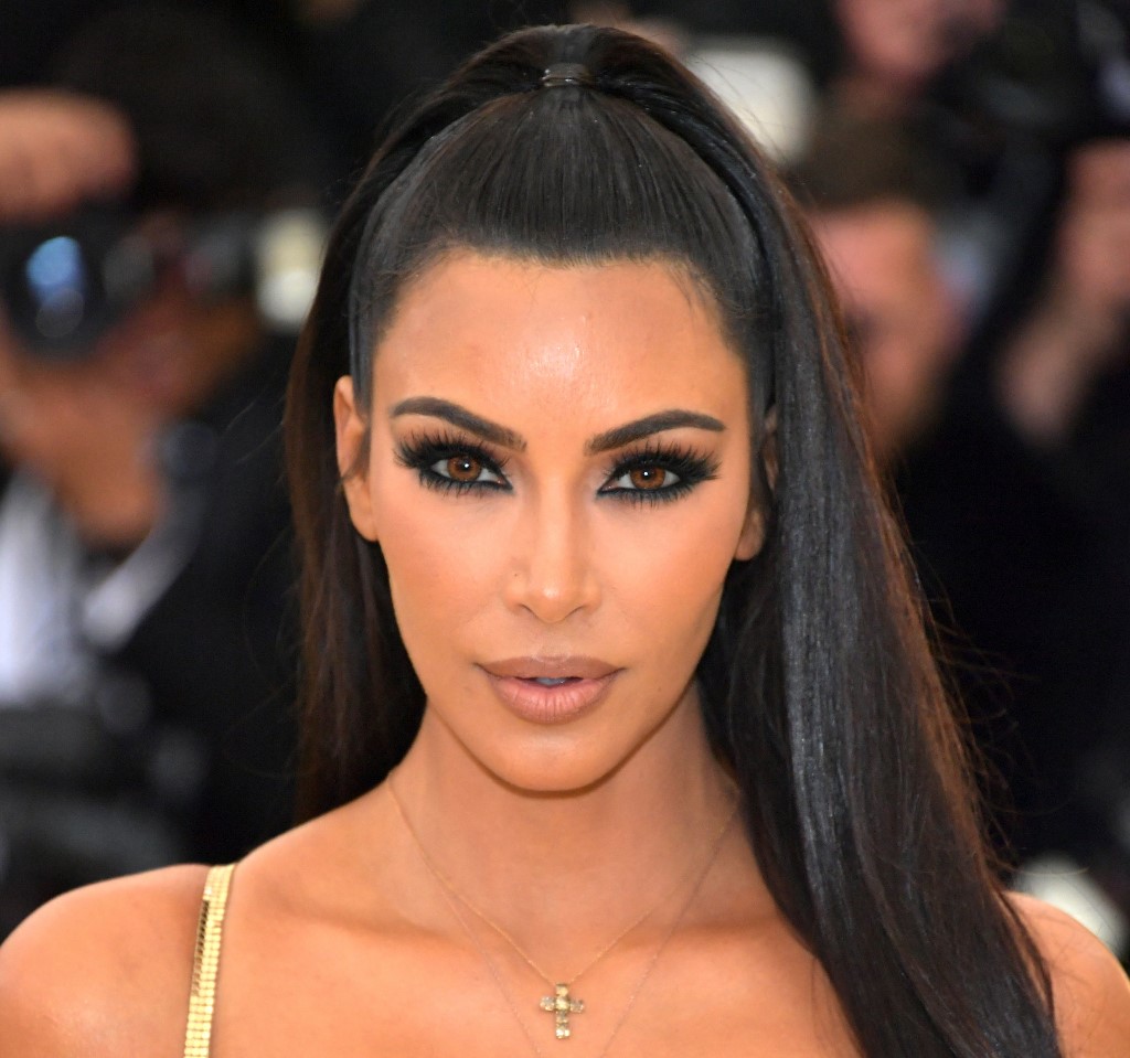 آيلاينر العيون المبطنة والرفيعة من وحي Kim Kardashian