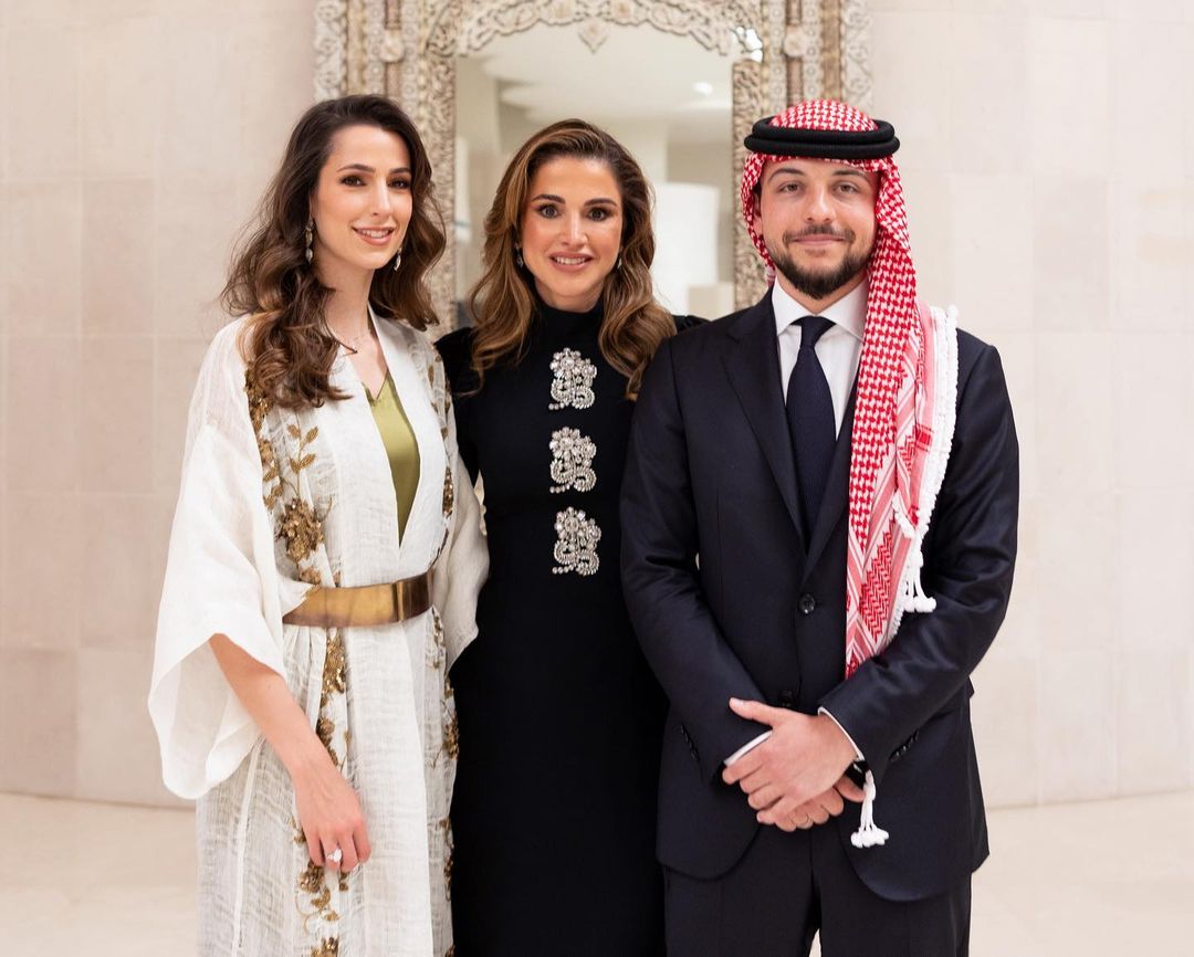 أطلت الملكة رانيا بفستان بغاية الأناقة والرقيّ إختارته من مجموعة دار Andrew Gn