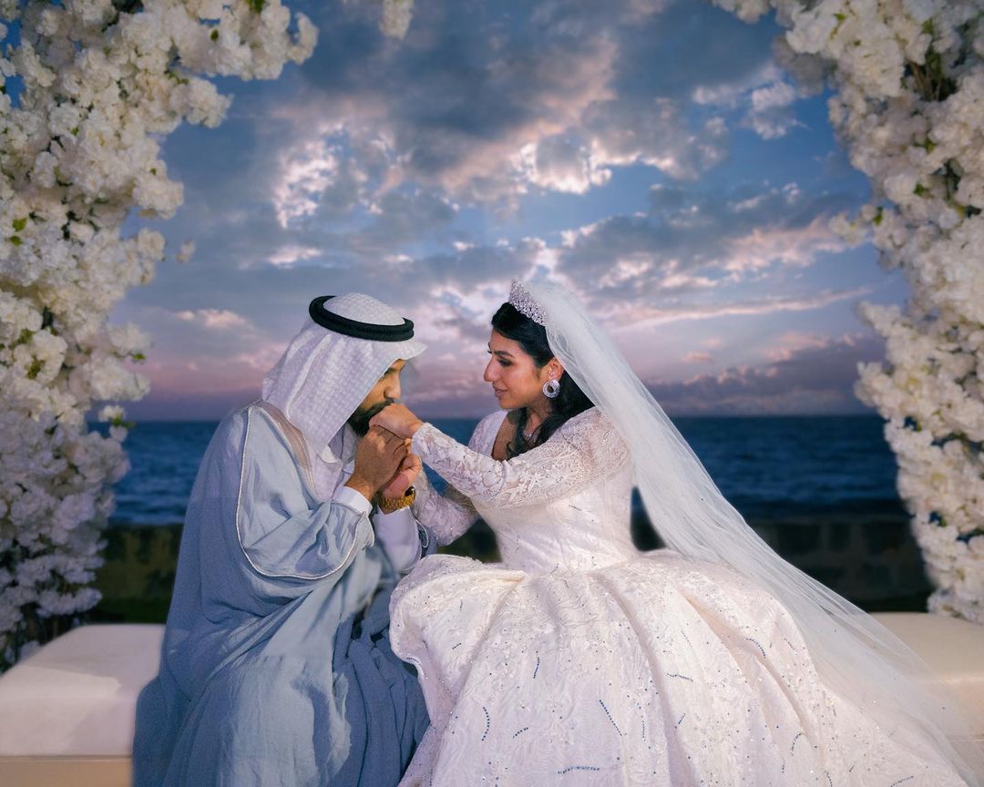 اجمل اللحظات الساحرة لحفل زفاف على البحر من منتجع موفمبيك النورس في جدة