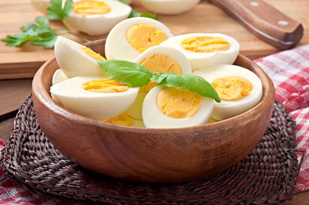 اطعمة صحية للعرس لحرق الدهون من ضمنها البيض في وجبة الفطور